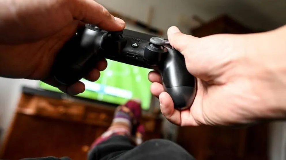 Por jugar videojuegos: Un hombre abandonó a su bebé y la dejó morir