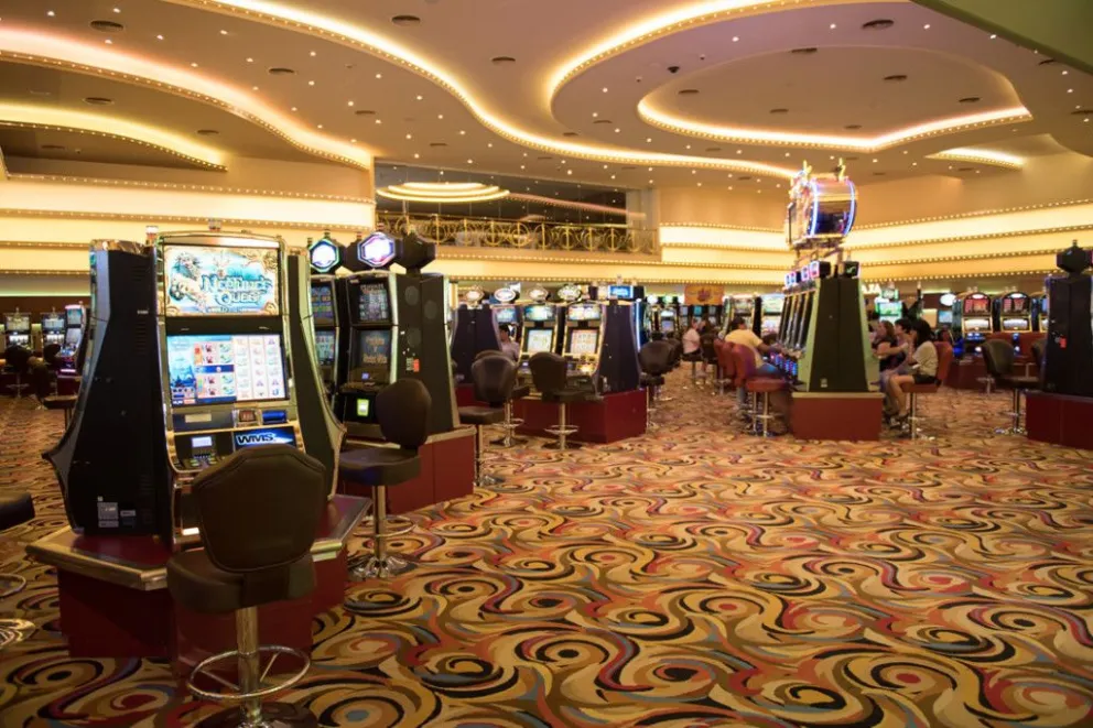 Denuncian discriminación en el casino por solo emplear personal policial masculino