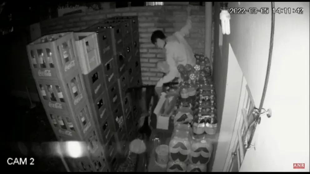 Video: Se metió a robar una bicicleta y quedó filmado