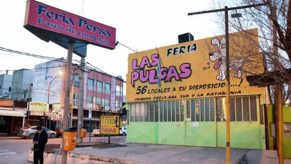 Hicieron un boquete en el techo e ingresaron a robar a un conocido comercio 