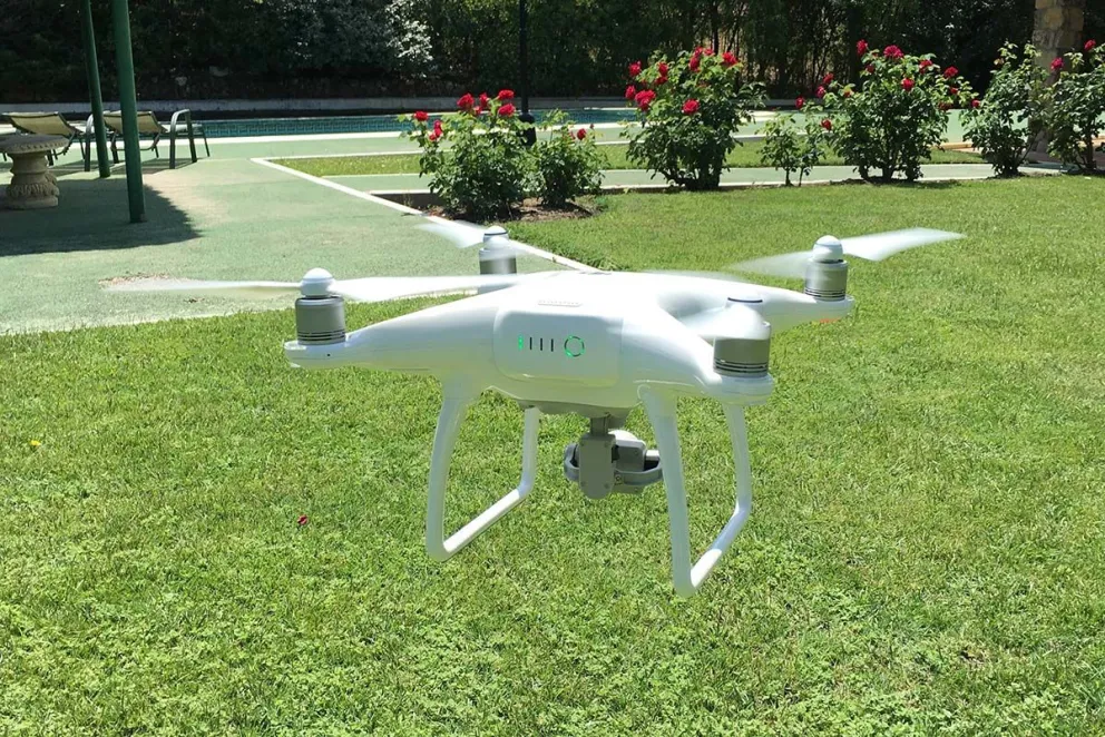 ¡Leé esta nota antes de espantar un dron a escobazos!