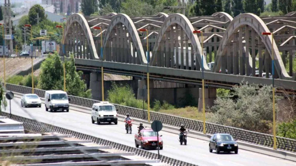 Precaución al circular: desde las 22 horas habrá un corte total en el puente viejo 