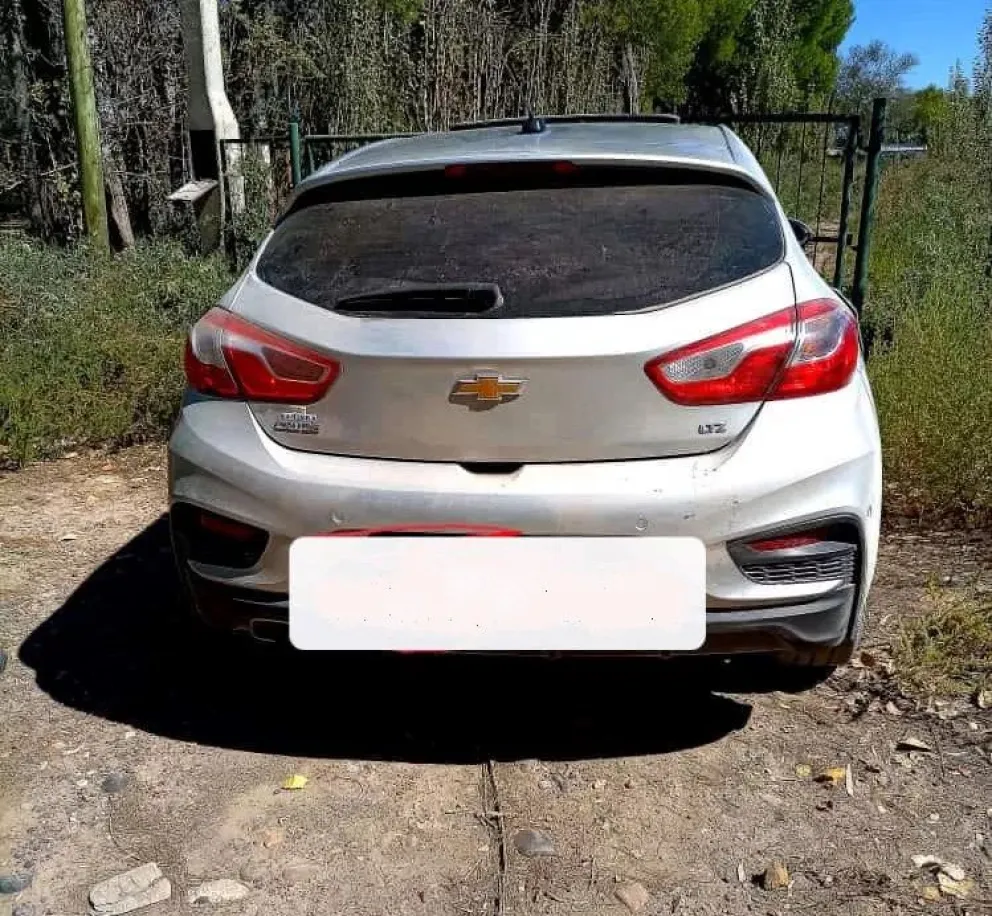 Persecución y secuestro: viajaban en un auto robado y lograron fugarse de la policía