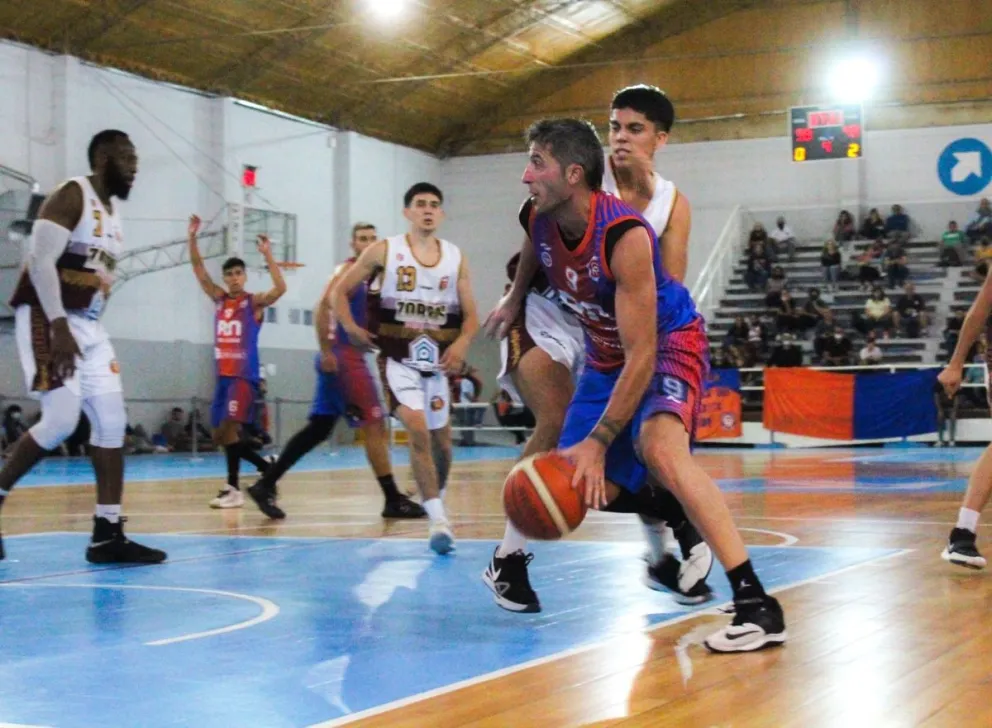 Deportivo Roca ganó y se metió en la pelea por la clasificación