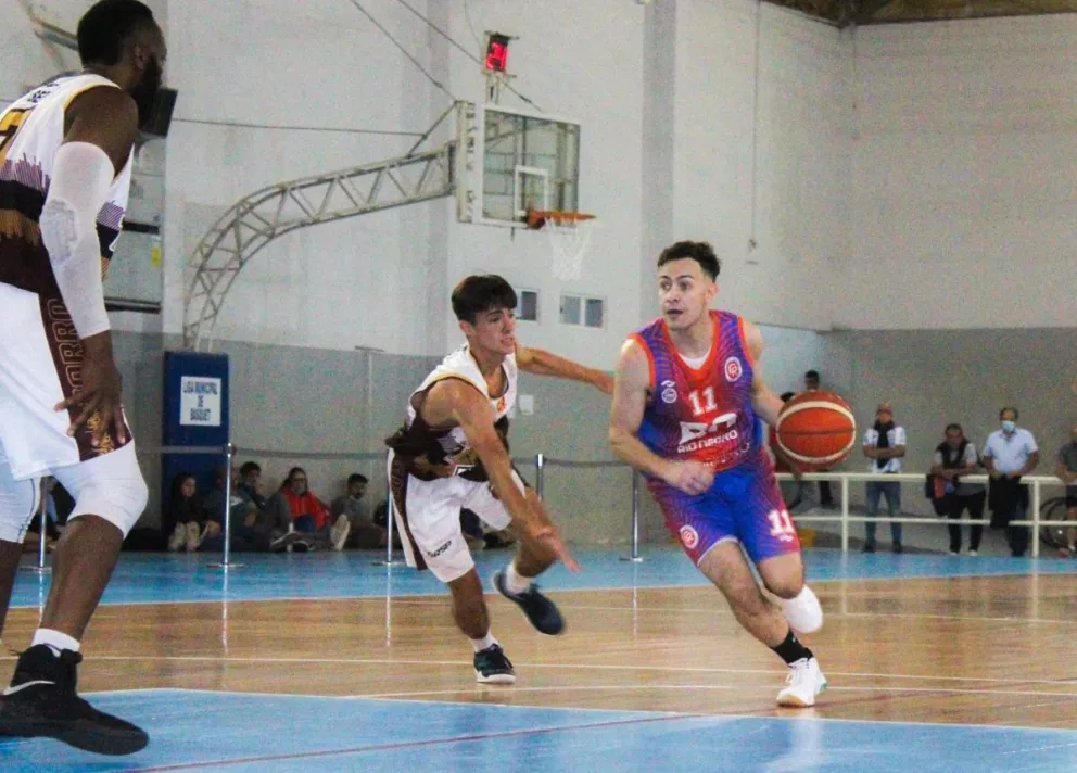 Deportivo Roca recibe a Pacífico esta noche en el Polideportivo Gimena Padín