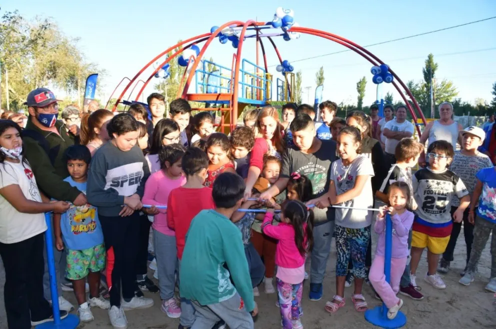 Se inauguró la instalación de un nuevo multijuego para un barrio de la ciudad