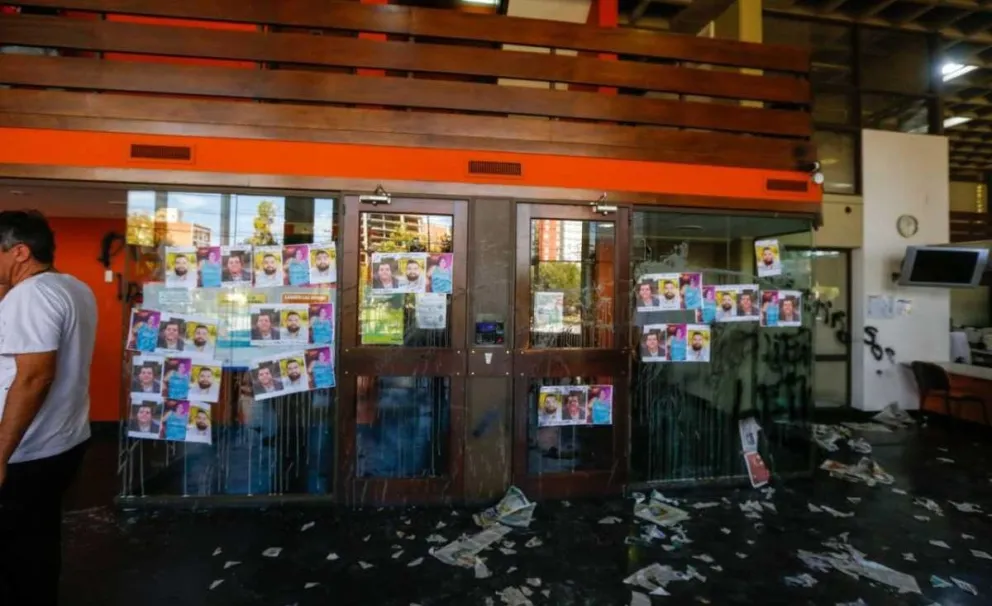 Un nuevo imputado por los incidentes en el diario Río Negro y orden de captura para otros dos
