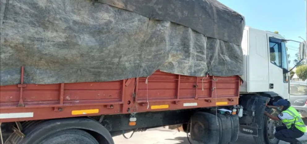 Personal de Seguridad Vial secuestró un camión y una moto