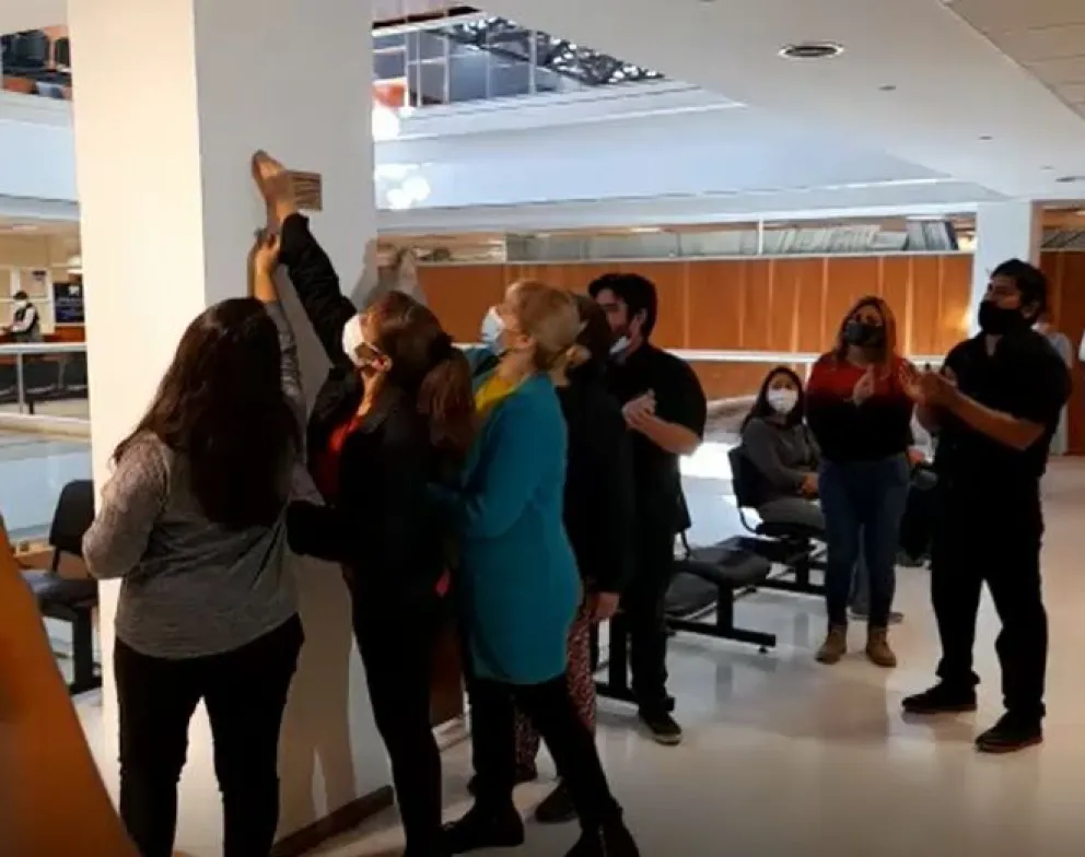 Homenaje y pedido de justicia por Javier Videla en los tribunales roquenses