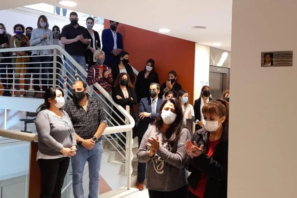 Homenaje a Javier Videla: familiares y amigos colocaron una placa en Tribunales 