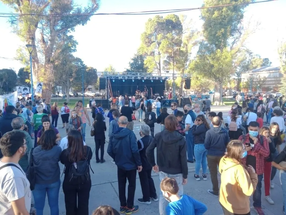 Cientos de personas marcharon por la memoria, la verdad y la justicia y reforzar el "Nunca más"
