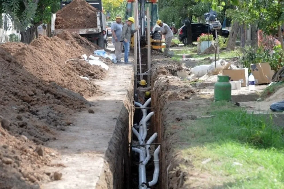    Se postergó la licitación para una importante obra de cloacas en el barrio Fiske Menuco