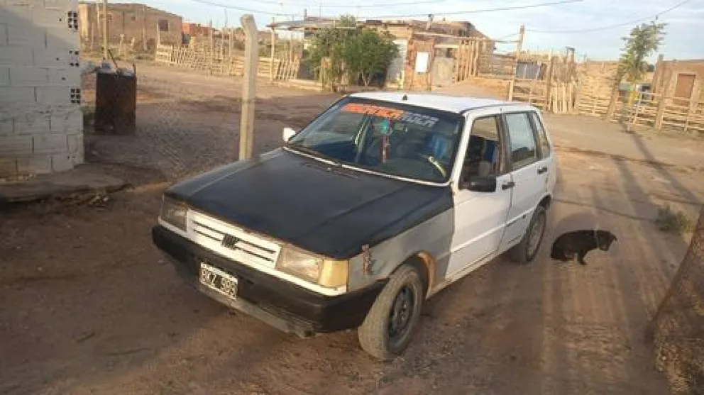 Estacionó el auto fuera de su casa y cuando salió se lo habían robado 