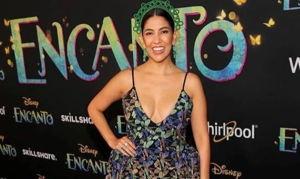 Conoce a Stephanie Beatriz: la neuquina que llegó a la alfombra roja de los Oscar 2022