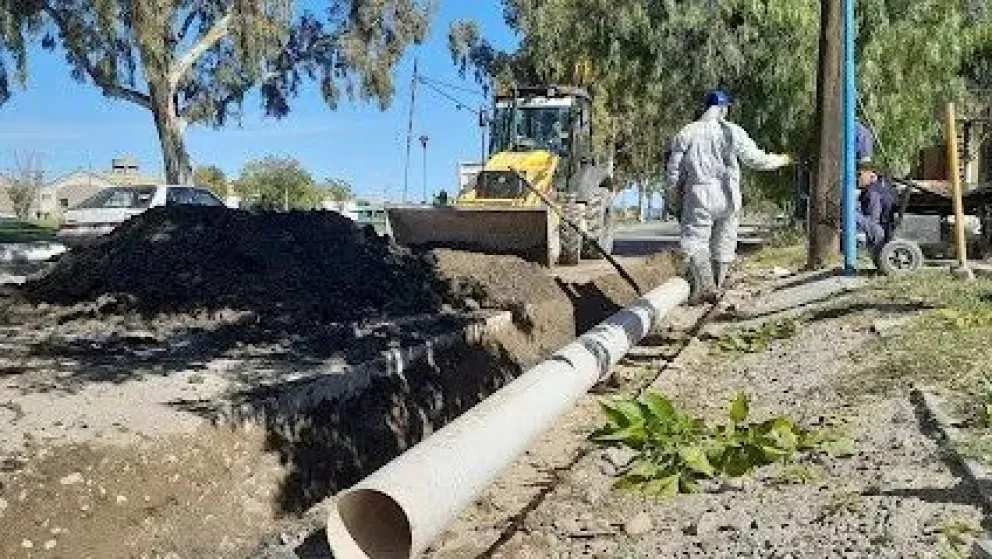 Comenzaron dos nuevas obras de reemplazo de cañería cloacal en General Roca