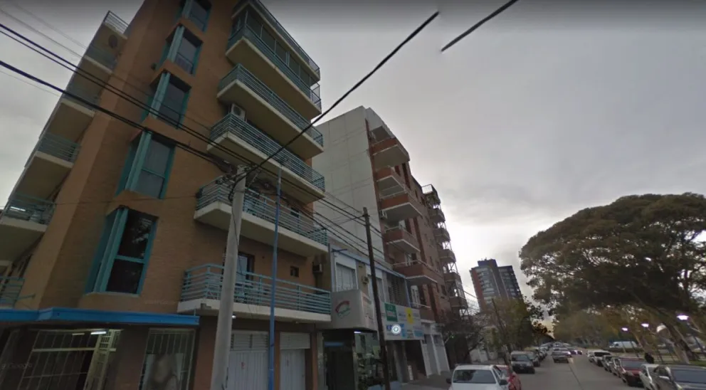 Impunidad total: delincuentes forzaron la puerta de un céntrico edificio y robaron un departamento 