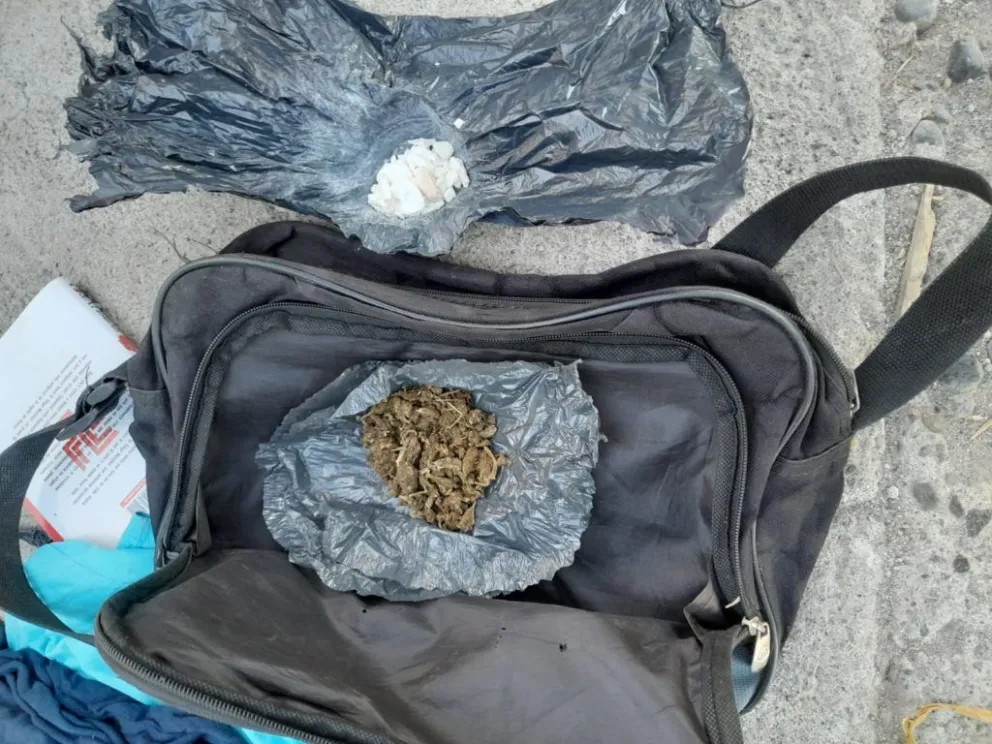 Otra hazaña de Máximo: encontró cocaína y marihuana en un coche 