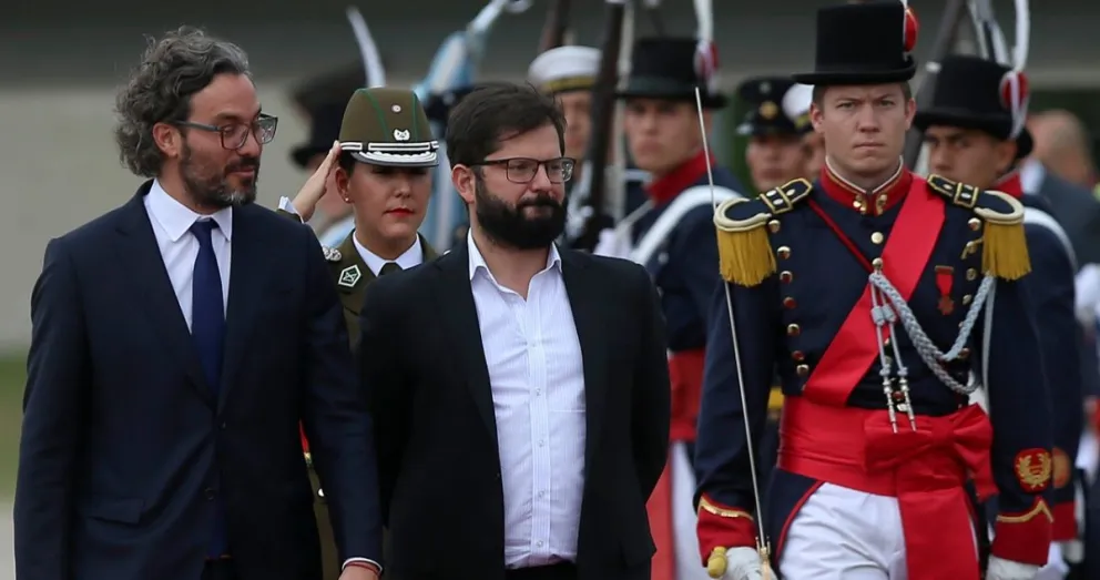 El presidente de Chile está en Argentina y mañana será recibido por Fernández 