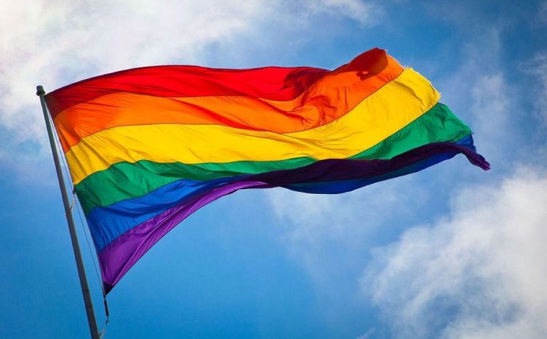 En el Día del Orgullo, izarán la bandera LGTB en la plaza Naciones Unidas