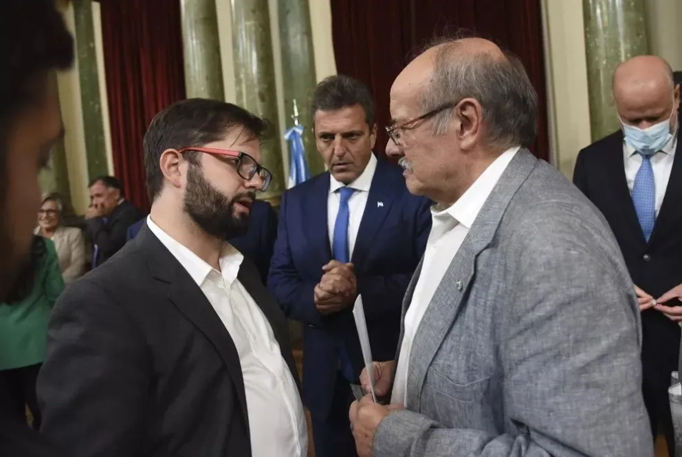 Di Giacomo le entregó un petitorio a Gabriel Boric por la apertura del paso Cardenal Samoré