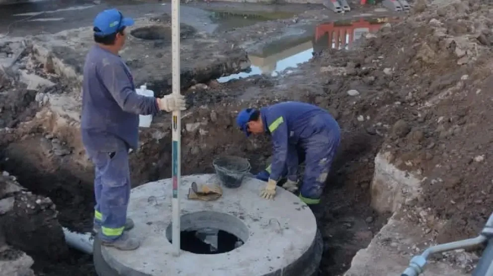 Ya colocaron la nueva cañería cloacal en calle 9 de Julio 