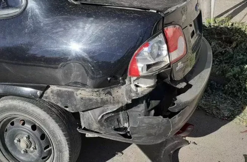 Le chocaron el auto y tuvo que rastrear al culpable para que le paguen la reparación