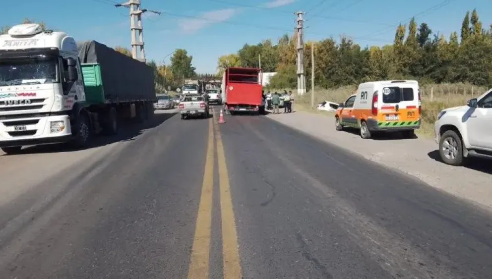 Una mujer perdió el control del vehículo y cayó al desagüe