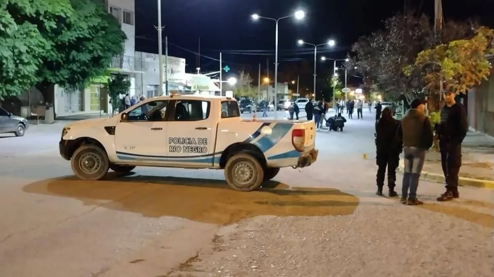 Violento asalto: Un delincuente golpeó a un comerciante y fue herido por un Policía