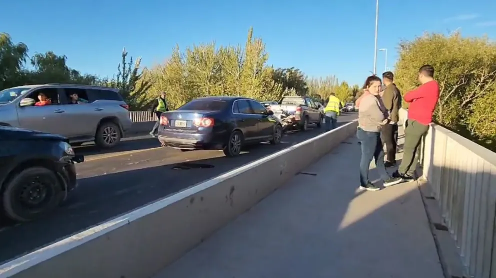 Un motociclista resultó herido en un choque en cadena en el Tercer Puente