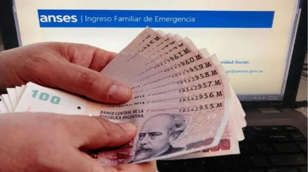 El Gobierno planea lanzar un “IFE” para monotributistas y trabajadores informales: cómo se accedería