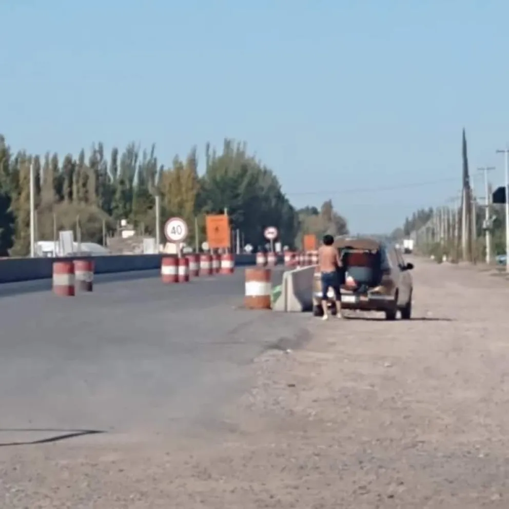 ¿Le dará un mejor uso? Un vecino paró en medio de la ruta y se robó un tambor