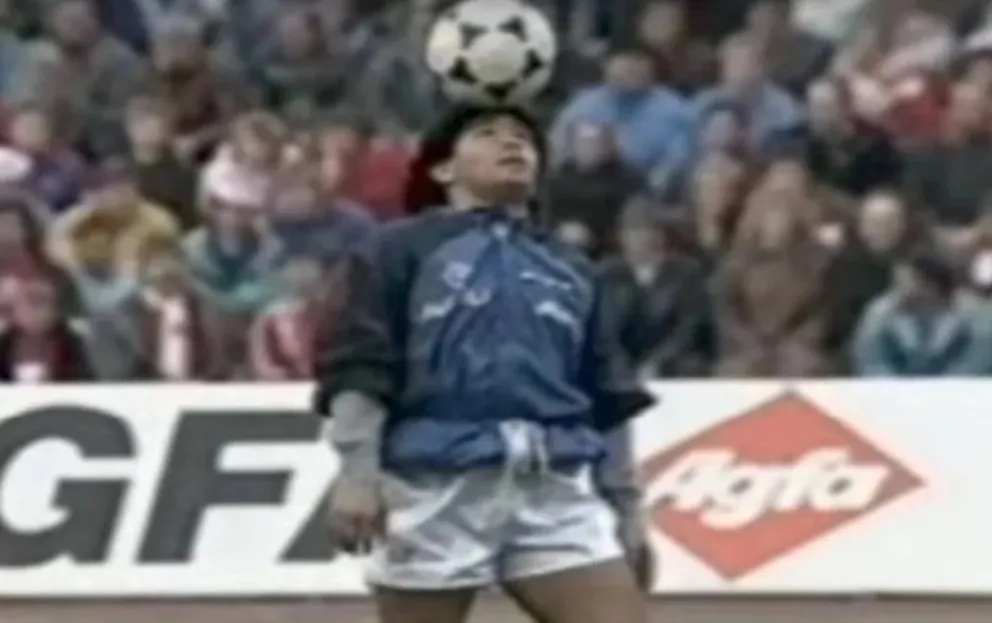 Video: a 33 años de la histórica entrada en calor de Maradona con "Life is Live"