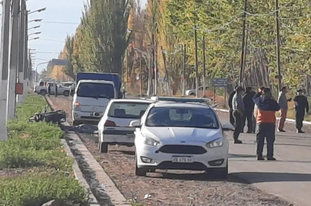 Un motociclista murió al ser embestido por una camioneta en la Ruta Chica