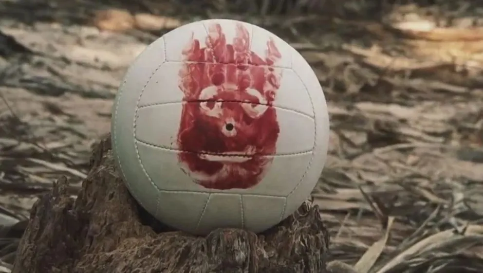 No te pierdas el reencuentro de Tom Hanks con Wilson, la pelota de Náufrago