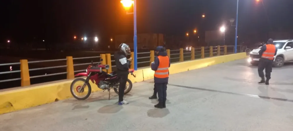¿Te pararon? Más de treinta policías participaron de diferentes controles en toda la ciudad