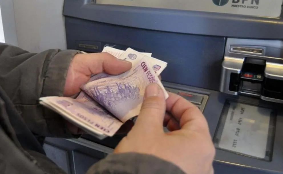 Le debitaron dinero por un seguro que nunca contrató: ahora el banco y la aseguradora deberán indemnizarlo