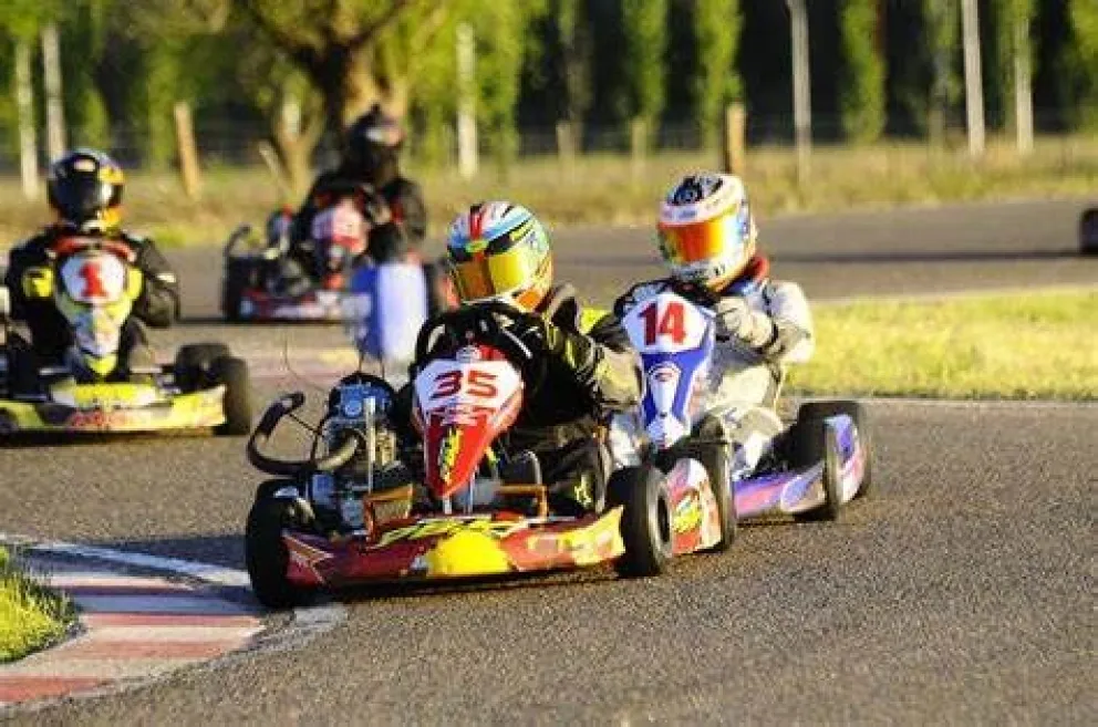 El Karting Con Caja sale a desafiar el viento en Roca