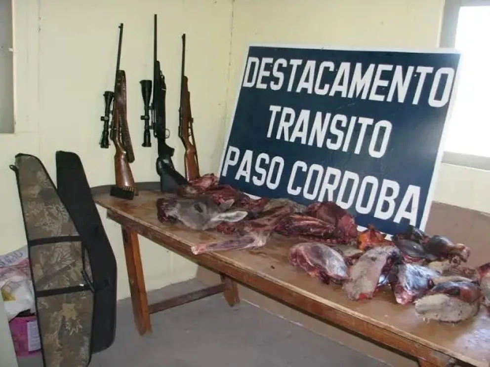 Comenzó el juicio contra los policías que habían cazado una especie protegida y violado el aislamiento