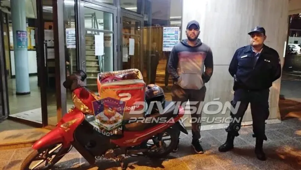 Peligro en la noche: Le robaron la moto a un delivery pero la policía la recuperó