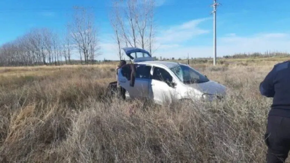 Desgracia con suerte: volcaron en la Ruta 151 pero salieron ilesas