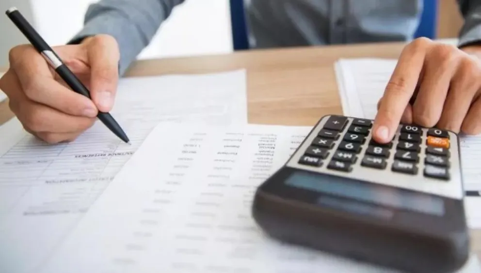 Uno por uno, todos los aumentos que llegan en febrero: desde combustibles a servicios