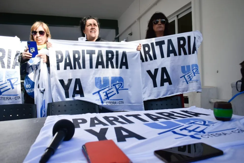 Unter Roca va al congreso con rechazo a la oferta salarial y propuesta de paro