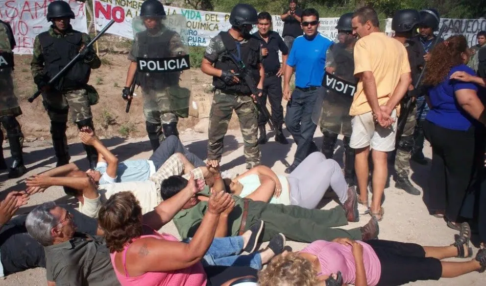 Hermandad ecológica: La asamblea por el Agua y la Tierra de Roca se manifiesta en contra de la represión