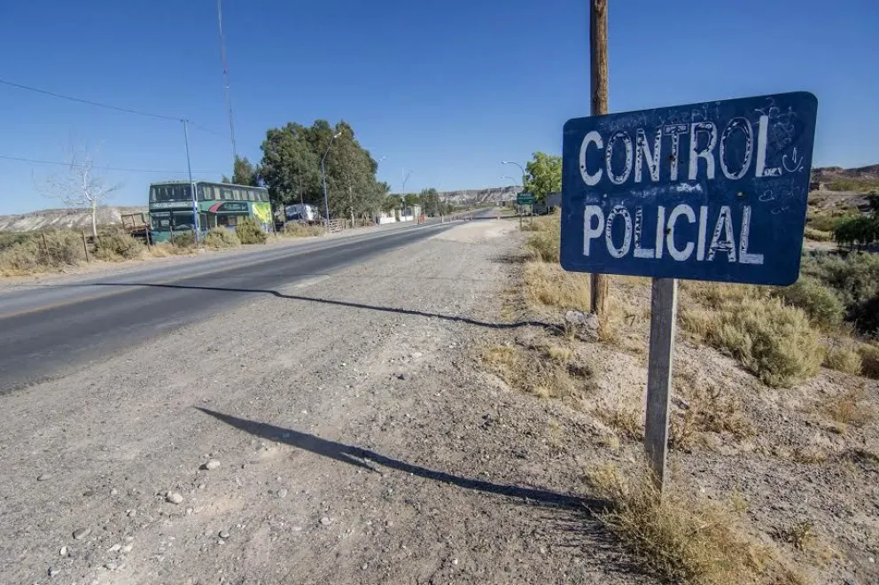 Tres personas, dos de ellos ex policías,  declaradas culpables por la caza ilegal de guanacos